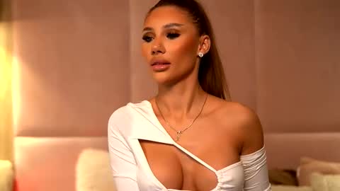 Ava online show from 12.04.25