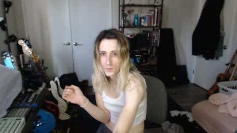 Ava online show from 04.10.26