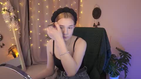 Snapshot of avaryder chatting on 10.03.25 Ava online show from 10.03.25