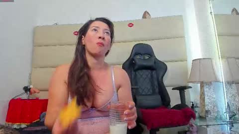 Ava Tomas online show from 11.23.25