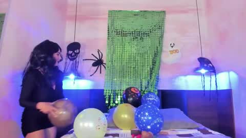 avawhiite online show from 10.27.25