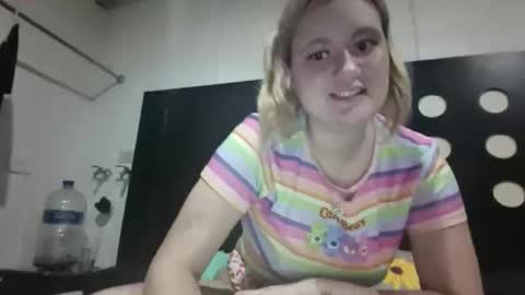 Snapshot of avery_doll21 chatting on 06.11.26 Avery Doll online show from 06.11.26