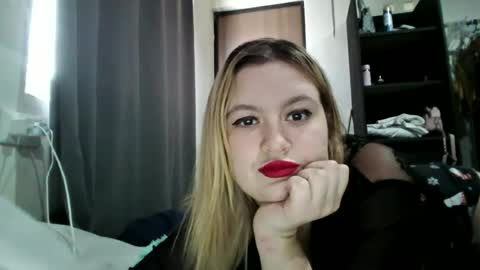 Snapshot of avery_doll21 chatting on 06.23.26 Avery Doll online show from 06.23.26