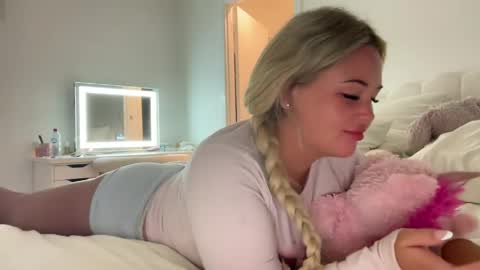 ur gf online show from 04.08.26