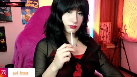 Snapshot of avi_frost chatting on 01.12.25 Saraaaa independent model 3 online show from 01.12.25