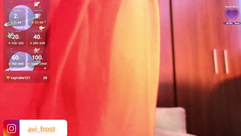 Snapshot of avi_frost chatting on 02.05.25 Saraaaa independent model 3 online show from 02.05.25