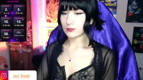Snapshot of avi_frost chatting on 03.11.25 Saraaaa independent model 3 online show from 03.11.25