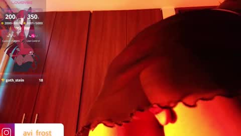 Snapshot of avi_frost chatting on 10.03.25 Saraaaa independent model 3 online show from 10.03.25