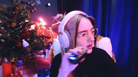 Snapshot of avi_nile chatting on 12.16.24 Avriel online show from 12.16.24