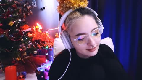 Snapshot of avi_nile chatting on 12.22.24 Avriel online show from 12.22.24