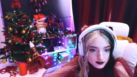 Snapshot of avi_nile chatting on 12.26.24 Avriel online show from 12.26.24