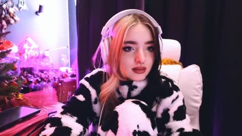 Snapshot of avi_nile chatting on 01.17.25 Avriel online show from 01.17.25