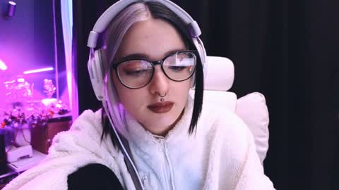 Snapshot of avi_nile chatting on 01.26.25 Avriel online show from 01.26.25