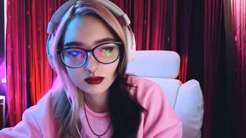 Snapshot of avi_nile chatting on 02.15.25 Avriel online show from 02.15.25