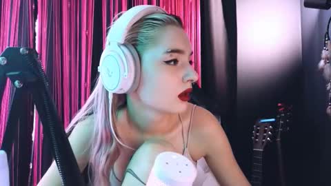 Snapshot of avi_nile chatting on 09.22.25 Avriel online show from 09.22.25