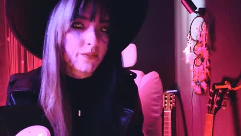 Snapshot of avi_nile chatting on 11.01.25 Avriel online show from 11.01.25