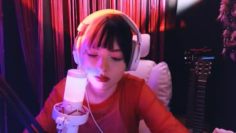 Snapshot of avi_nile chatting on 12.16.25 Avriel online show from 12.16.25