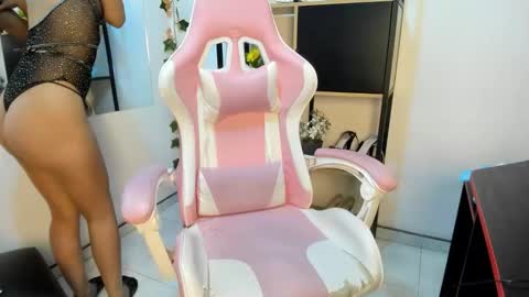 avi_thomsonn online show from 02.14.26