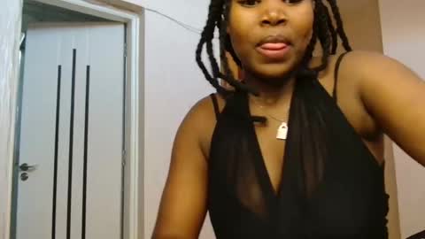 Snapshot of avian_talya chatting on 11.05.25 Avian online show from 11.05.25