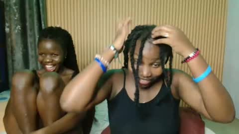 Snapshot of avian_talya chatting on 11.10.25 Avian online show from 11.10.25