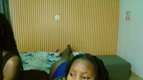 Snapshot of avian_talya chatting on 11.11.25 Avian online show from 11.11.25