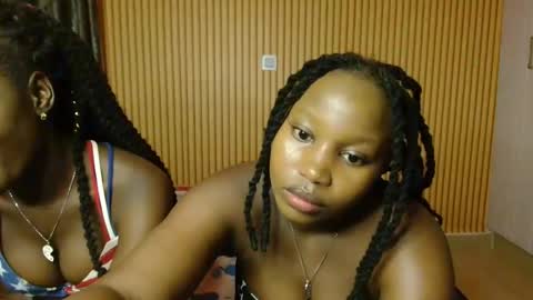 Snapshot of avian_talya chatting on 11.11.25 Avian online show from 11.11.25