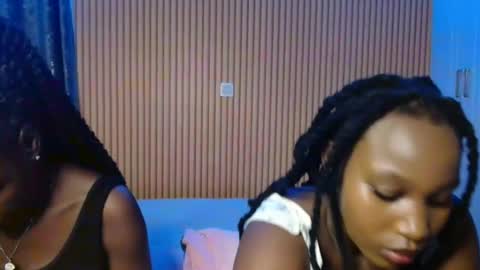 Snapshot of avian_talya chatting on 11.18.25 Avian online show from 11.18.25