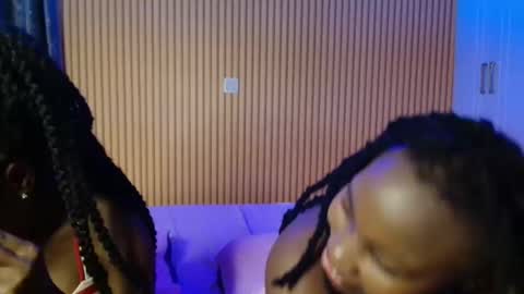 Snapshot of avian_talya chatting on 11.19.25 Avian online show from 11.19.25