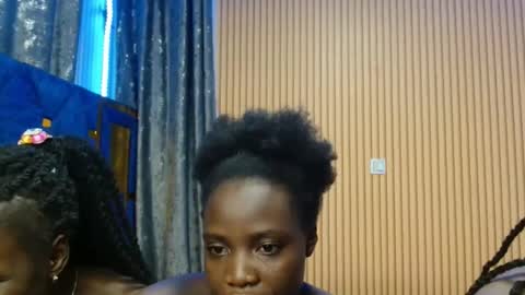 Snapshot of avian_talya chatting on 11.29.25 Avian online show from 11.29.25