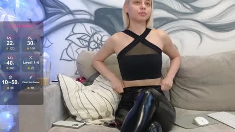 Snapshot of avr0ra chatting on 01.08.25 Goddess Avrora online show from 01.08.25