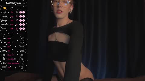 avril_pearly_ online show from 03.07.25