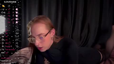 avril_pearly_ online show from 10.26.25