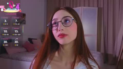 Snapshot of avrillemell chatting on 11.08.25 Avril online show from 11.08.25