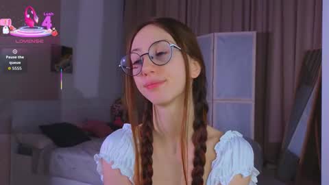 Snapshot of avrillemell chatting on 11.14.25 Avril online show from 11.14.25