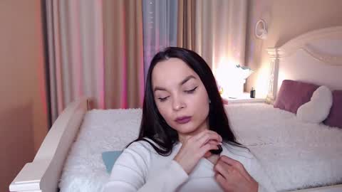 Snapshot of avrora_lew_ chatting on 10.26.25 Avrora Inst online show from 10.26.25