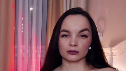 Snapshot of avrora_lew_ chatting on 11.17.25 Avrora Inst online show from 11.17.25