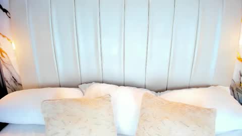 Snapshot of avymilton chatting on 10.10.25 Avy online show from 10.10.25