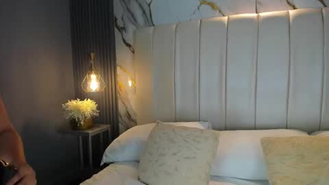 Snapshot of avymilton chatting on 10.11.25 Avy online show from 10.11.25