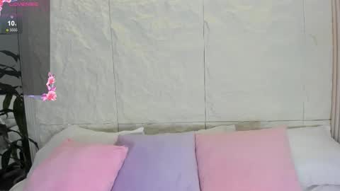 Snapshot of avymilton chatting on 11.22.25 Avy online show from 11.22.25