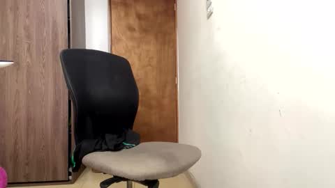 Snapshot of aw0052 chatting on 12.02.25 AndrewXxl independent online show from 12.02.25