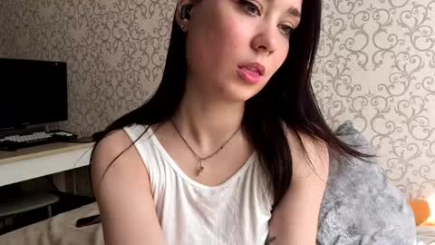 Snapshot of awneedcheer chatting on 05.20.26 Bella online show from 05.20.26