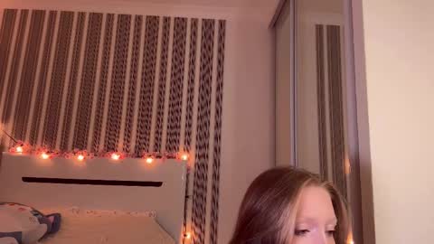 Snapshot of awwrora chatting on 11.17.25 Aurora online show from 11.17.25