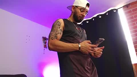 Independiente Model online show from 12.01.25