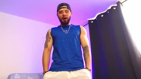 Independiente Model online show from 12.03.25