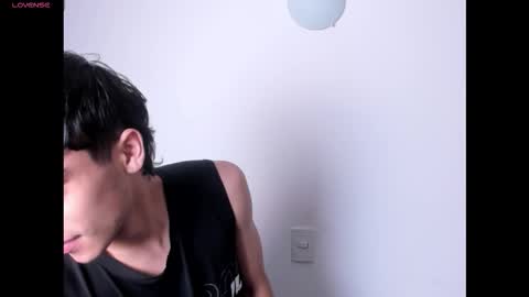 Snapshot of axel_davis_ chatting on 11.30.25 axel davis online show from 11.30.25