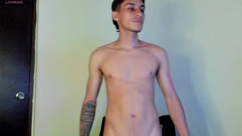 Snapshot of axel_davis_ chatting on 12.18.25 axel davis online show from 12.18.25