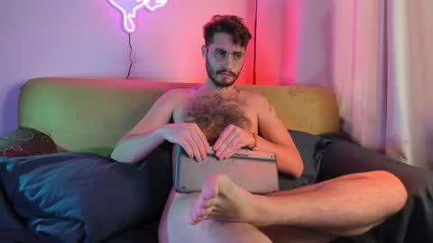 Snapshot of axel_giracr chatting on 11.24.25 Sebstian online show from 11.24.25