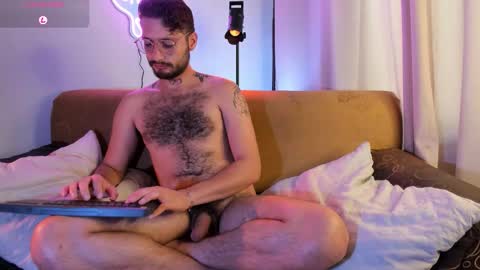 Snapshot of axel_giracr chatting on 12.21.25 Sebstian online show from 12.21.25