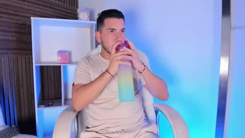 Snapshot of axel_grey_ chatting on 10.29.25 axel_grey_ online show from 10.29.25