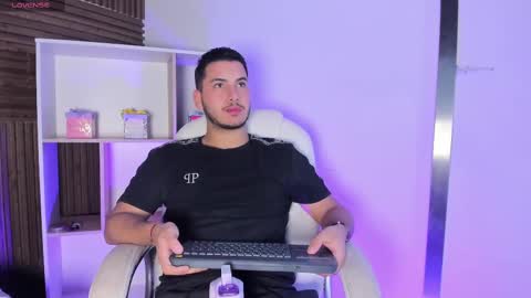 Snapshot of axel_grey_ chatting on 11.02.25 axel_grey_ online show from 11.02.25